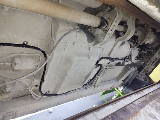 Газовая магистраль под днищем ГАЗ 31105 Волга