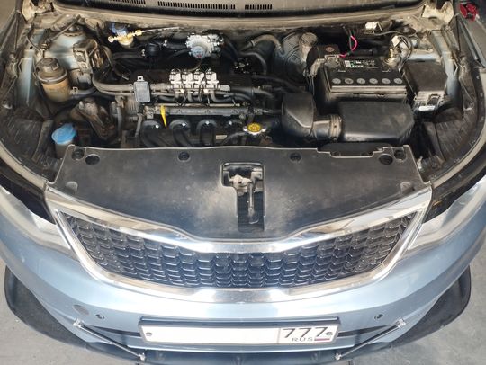 Моторный отсек КИА Рио с газовым оборудованием