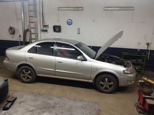 Ниссан Альмера 1,6 л 107 л.с 2010 г